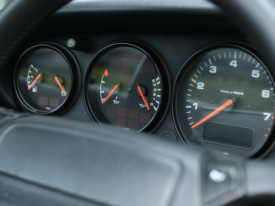 Image 43/50 of Porsche 911 Carrera 2 &quot;America Roadster&quot; (1993)