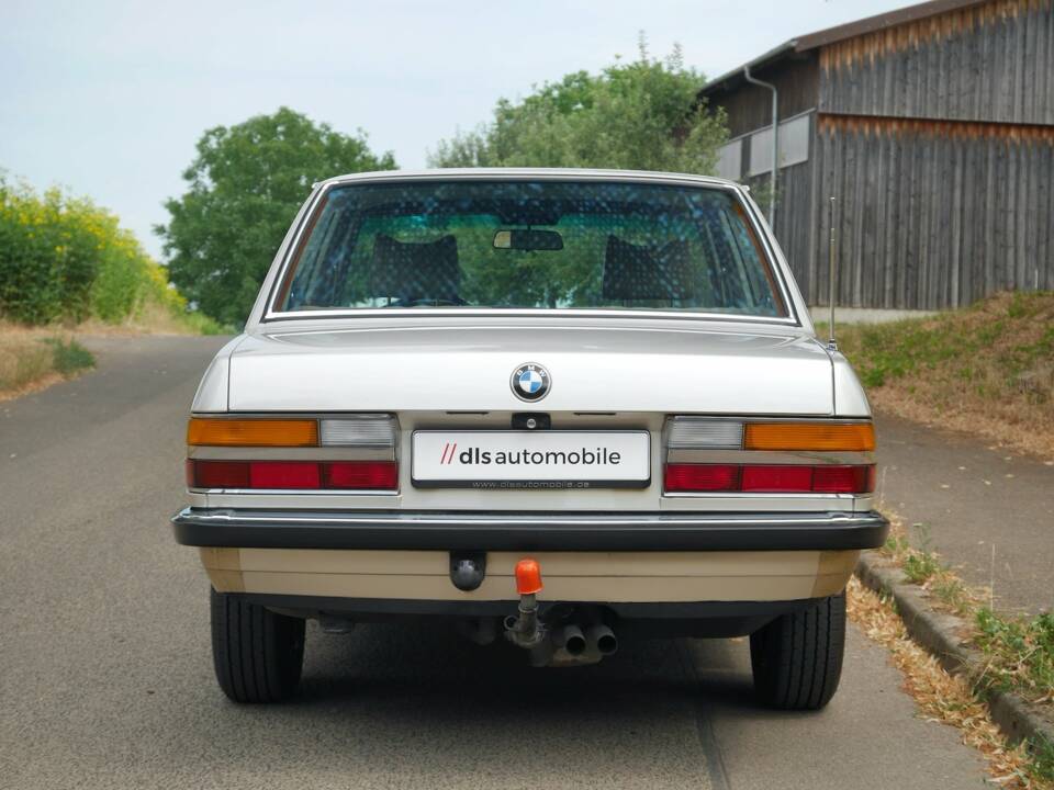 Image 8/42 of BMW 528i (1900)