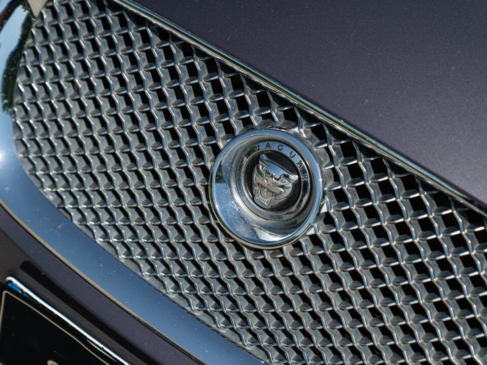 Immagine 11/50 di Jaguar XF 3.0 D-S (2008)
