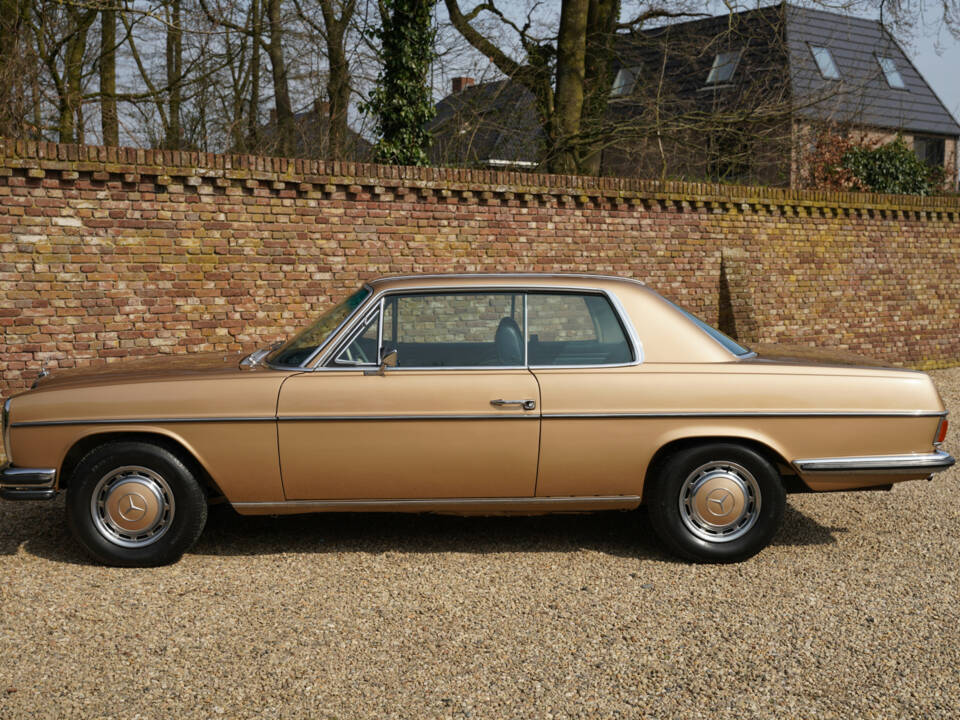 Image 32/50 of Mercedes-Benz 250 CE (1972)