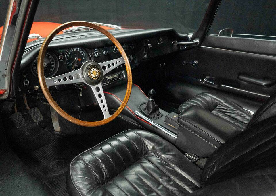 Image 2/8 de Jaguar E-Type (1970)