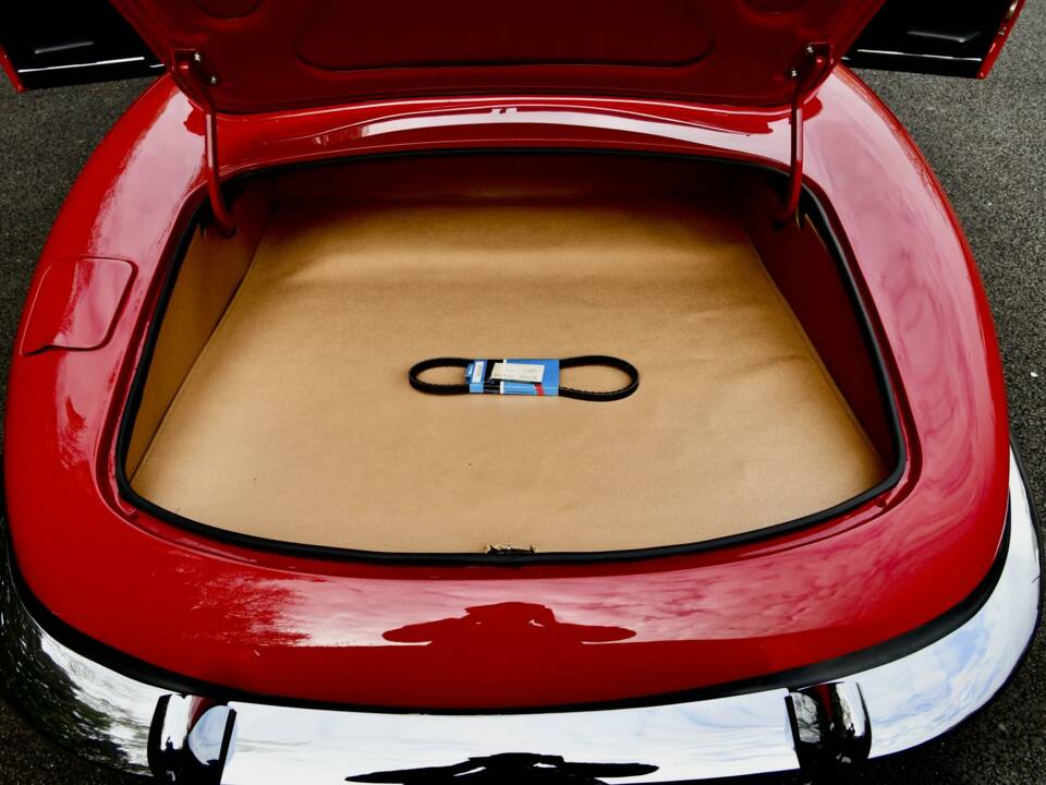 Image 18/49 de Jaguar E-Type (1970)