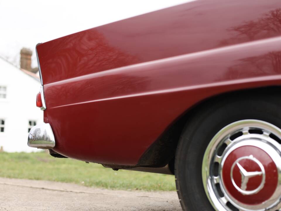 Image 33/50 of Mercedes-Benz 220 (1967)