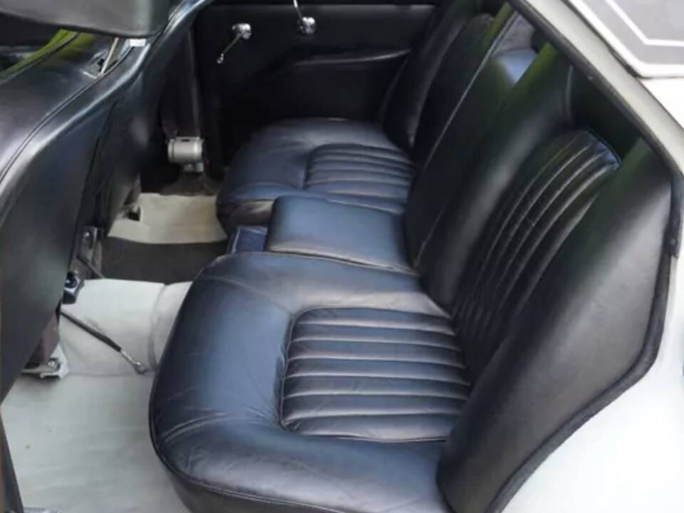 Image 9/37 of Rover 3.5 Litre Coupe (1970)