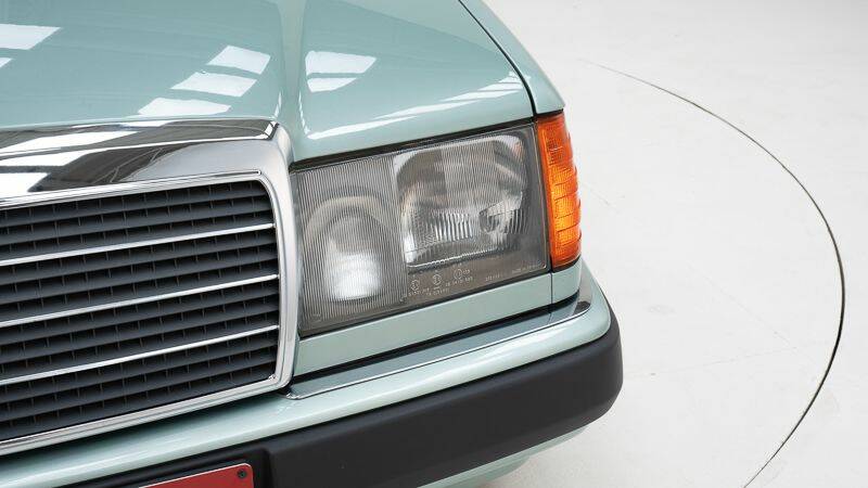 Bild 11/15 von Mercedes-Benz 300 CE (1992)