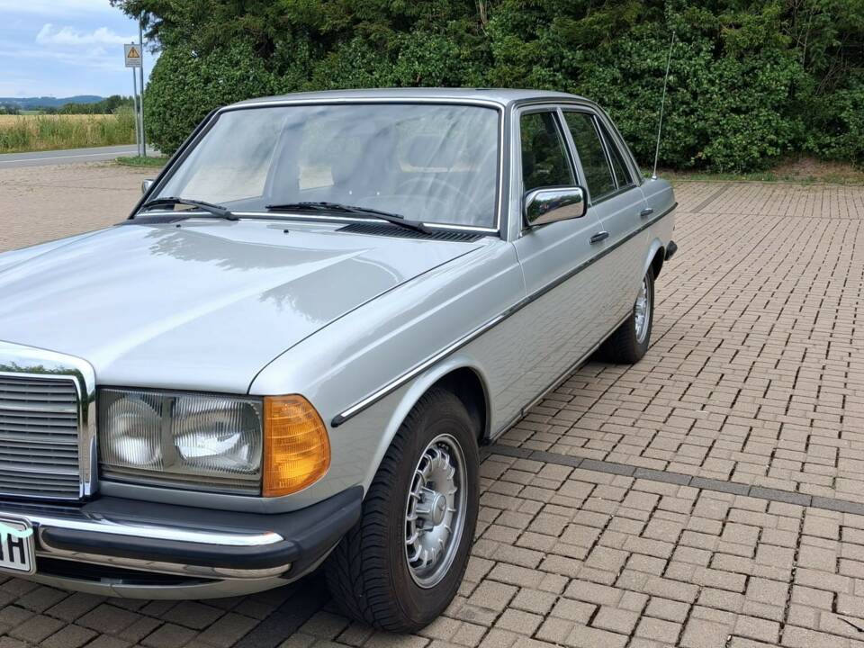 Afbeelding 3/25 van Mercedes-Benz 230 E (1984)