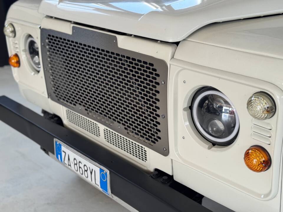 Bild 17/61 von Land Rover Defender 90 Td5 (2000)