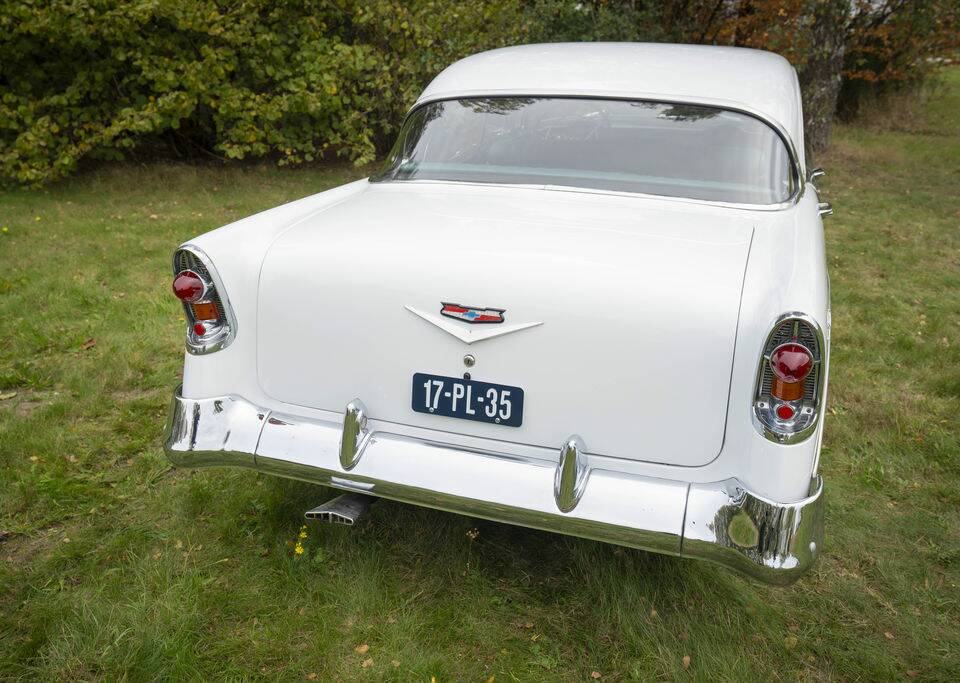 Image 6/8 of Chevrolet Bel Air Hardtop Coupe (1956)