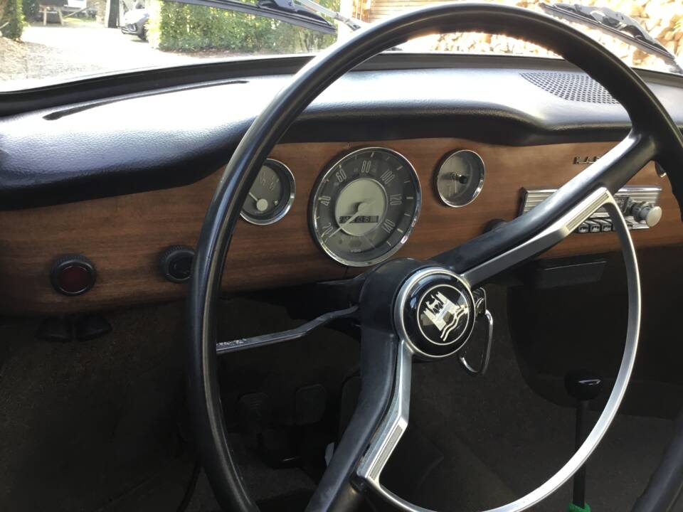 Image 30/83 of Volkswagen Karmann Ghia 1500 (1969)