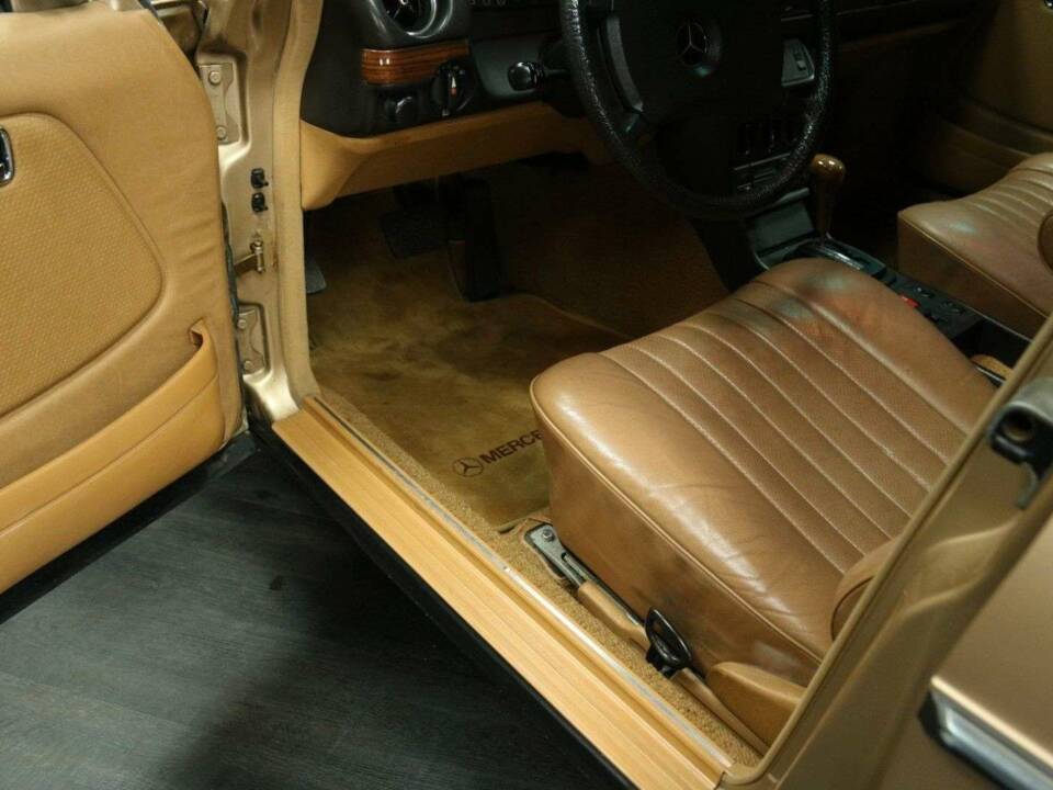 Bild 15/49 von Mercedes-Benz 250 lang (1985)