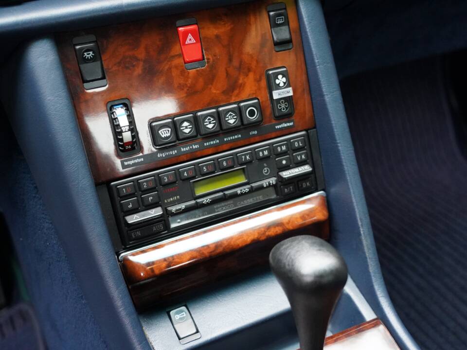 Image 8/12 of Mercedes-Benz 500 SEC (1984)