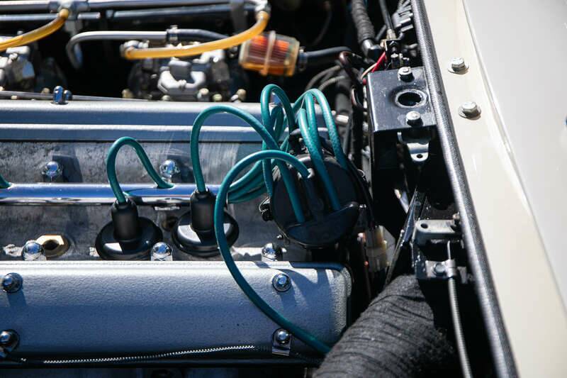 Image 7/38 of Aston Martin DB 6 Mk II Volante (1970)