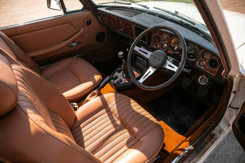 Image 2/47 of Triumph Stag (1975)