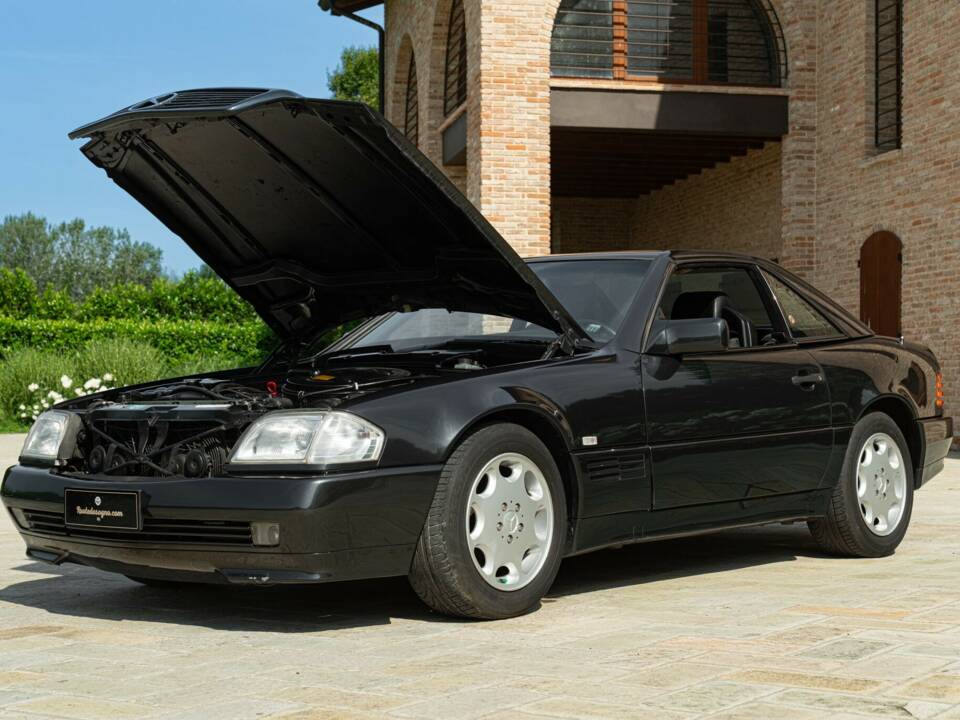 Image 47/50 of Mercedes-Benz 300 SL (1990)