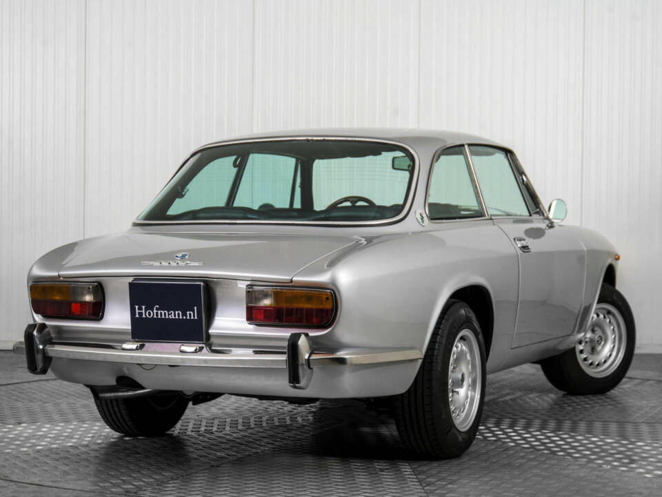 Image 45/50 of Alfa Romeo 2000 GT Veloce (1975)