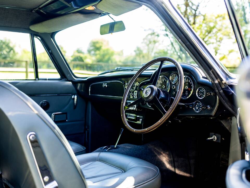 Afbeelding 4/50 van Aston Martin DB 6 (1967)