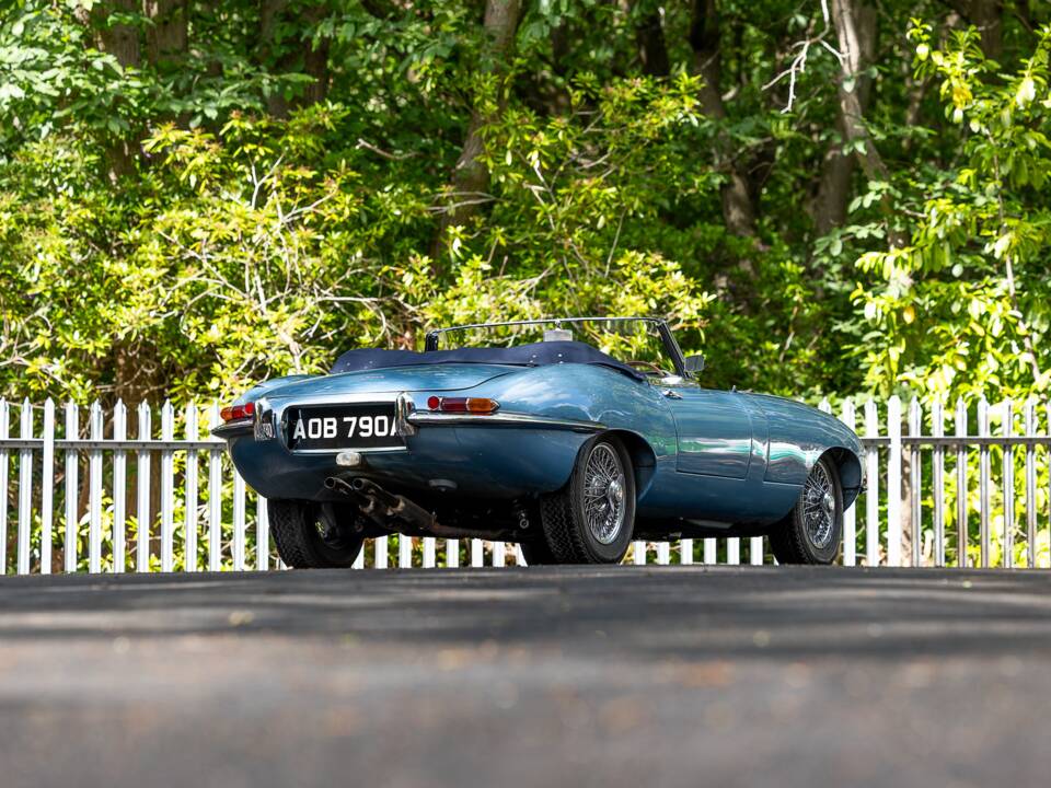 Image 44/46 de Jaguar E-Type "Lightweight" (1963)
