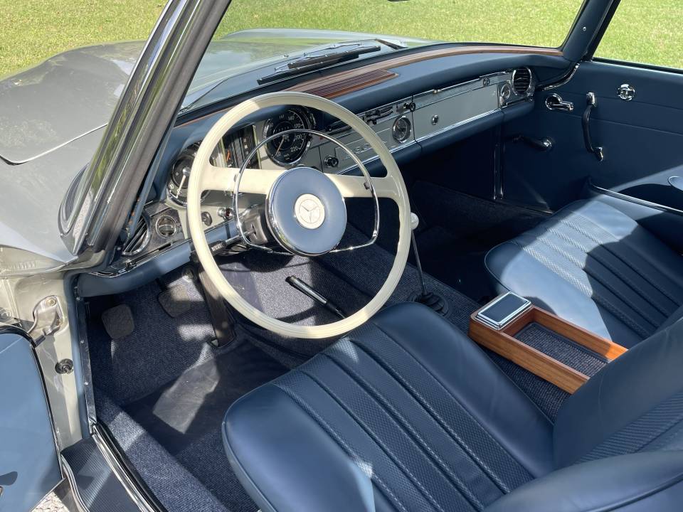 Image 12/29 of Mercedes-Benz 230 SL (1965)