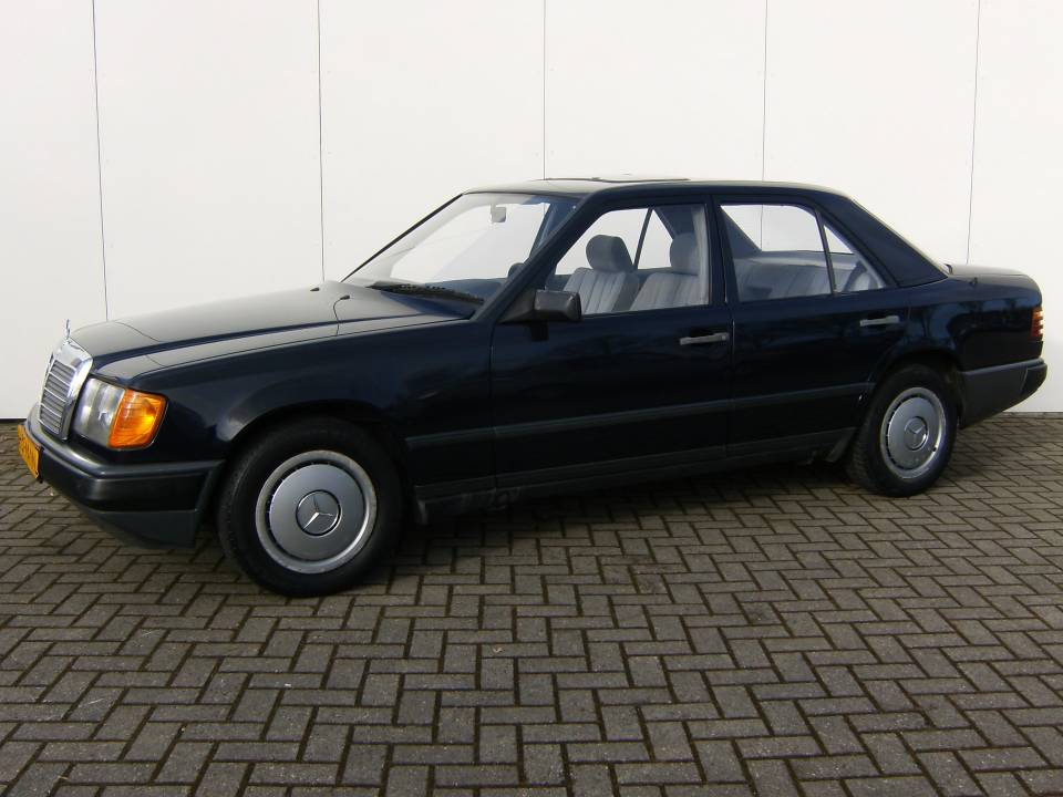 Bild 1/11 von Mercedes-Benz 200 D (1985)