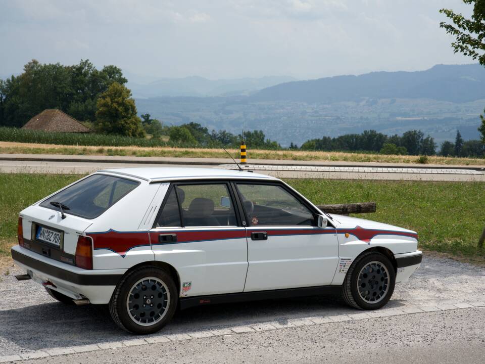 Image 7/47 of Lancia Delta HF Integrale (1988)
