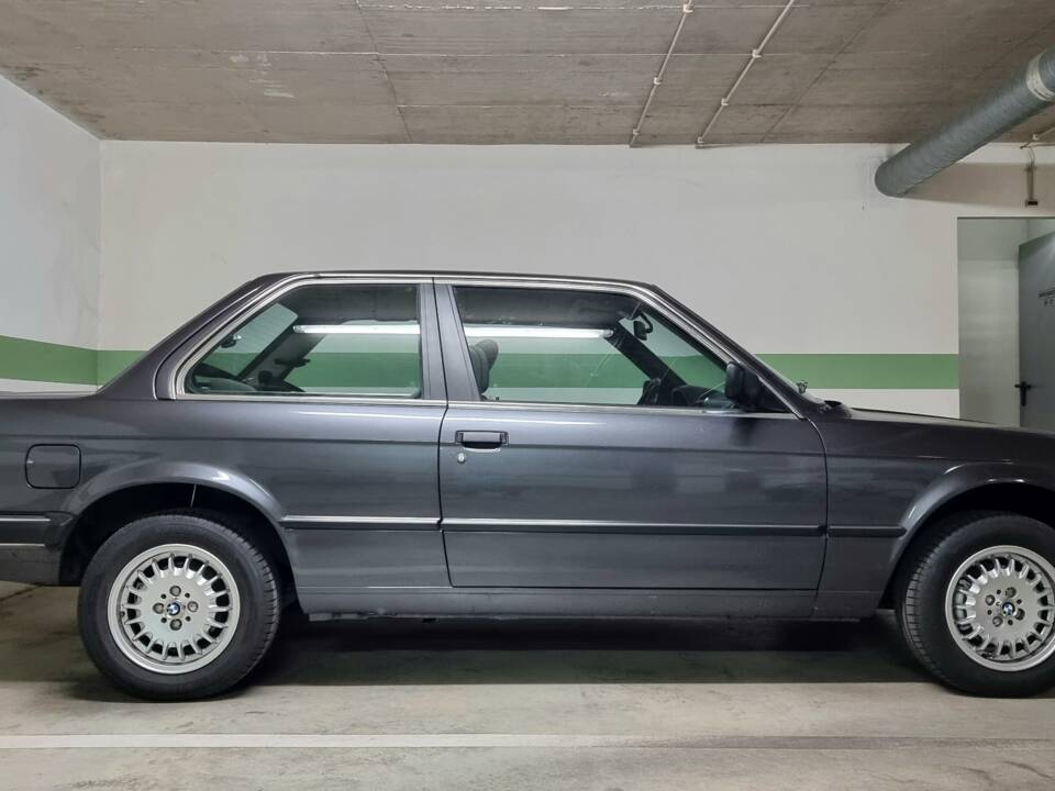 Image 19/100 of BMW 323i (1984)