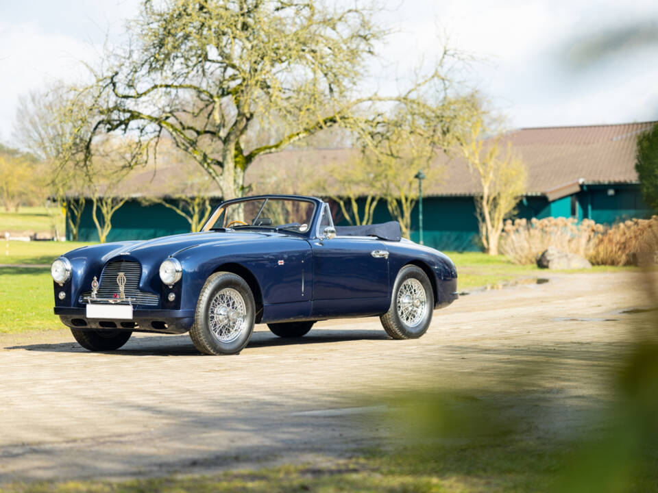 Image 9/50 of Aston Martin DB 2&#x2F;4 Mk I Vantage Convertible (1953)