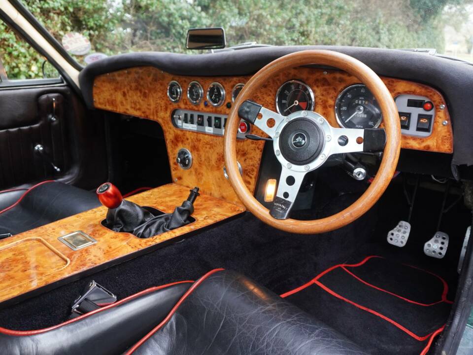 Image 8/17 of TVR Vixen Series 3 (1971)