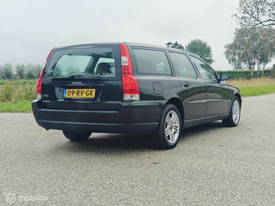 Imagen 7/40 de Volvo V 70 2.4 (2005)