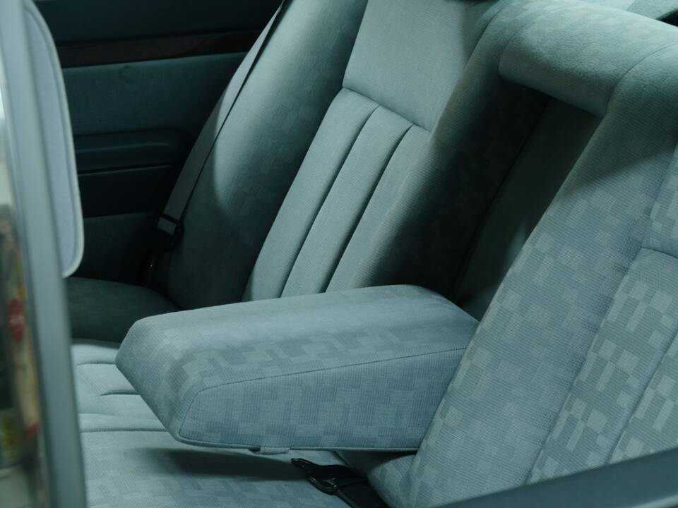 Bild 40/50 von Mercedes-Benz 300 SE (1992)