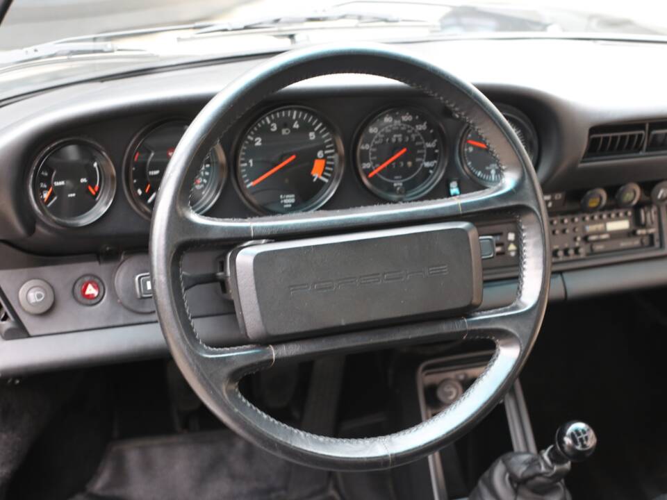 Image 28/43 of Porsche 911 Carrera 3.2 (1985)