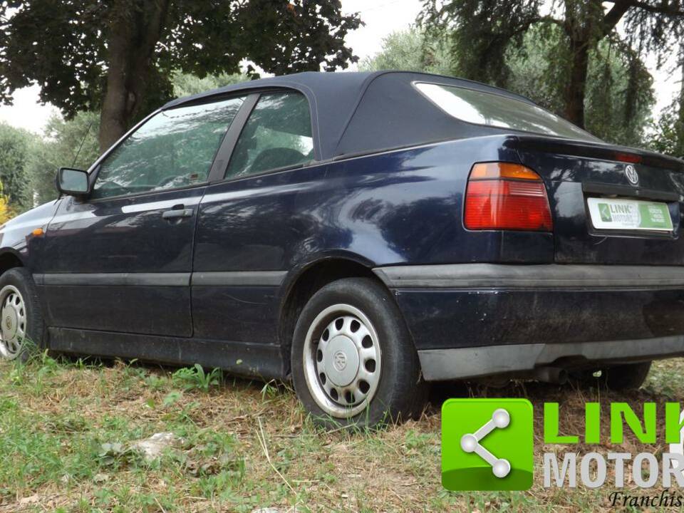 Imagen 7/10 de Volkswagen Golf III Cabrio 1.6 (1996)