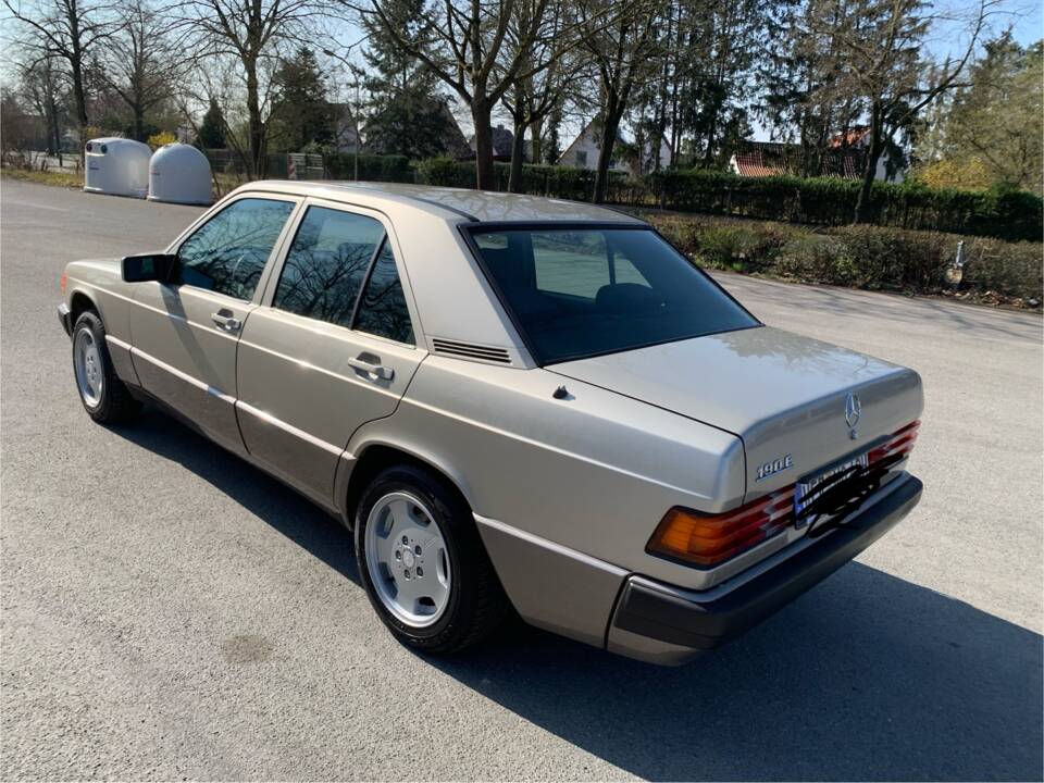 Bild 7/18 von Mercedes-Benz 190 E 1.8 (1991)