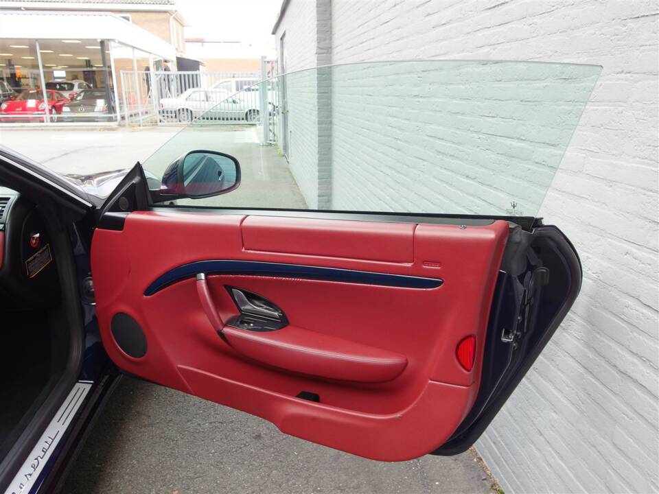 Image 63/99 of Maserati GranTurismo 4.2 (2008)