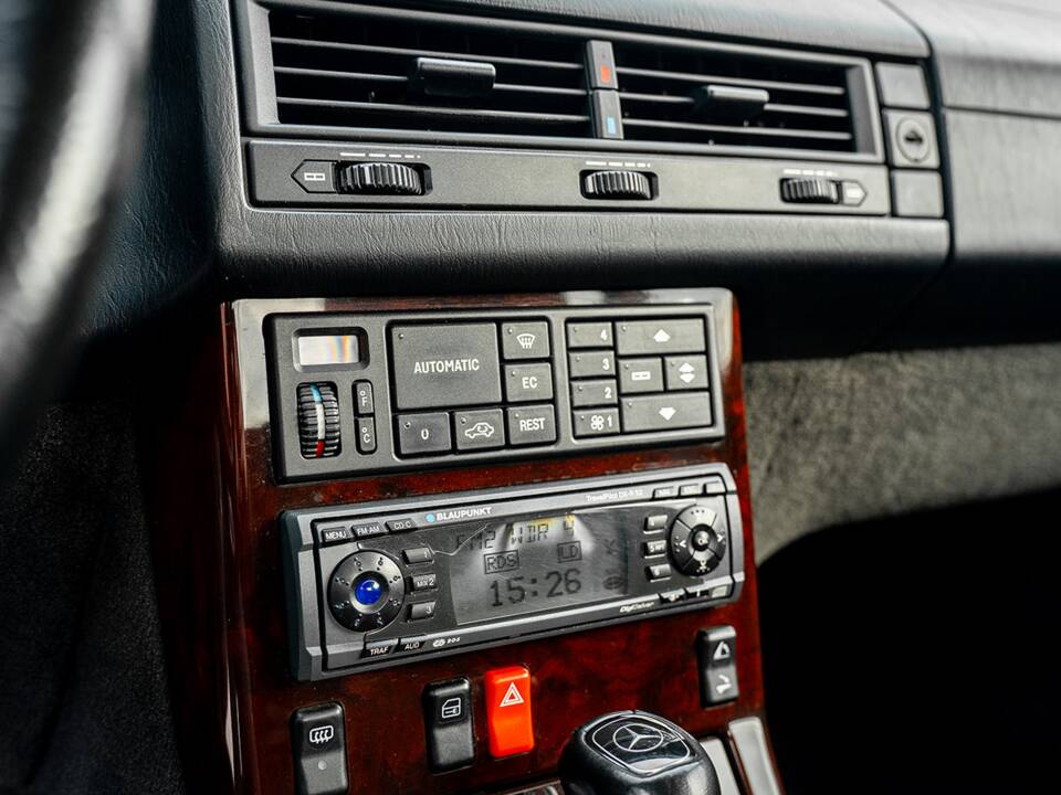 Image 40/47 of Mercedes-Benz SL 280 (1996)