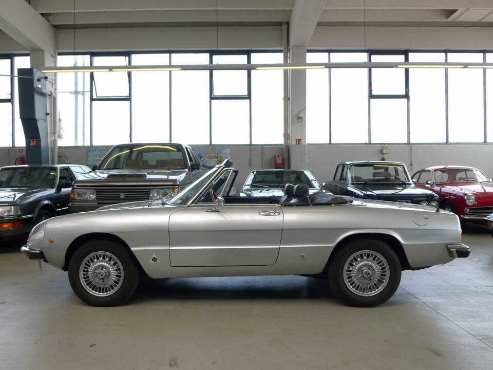 Bild 32/32 von Alfa Romeo 2000 Spider Veloce (1981)
