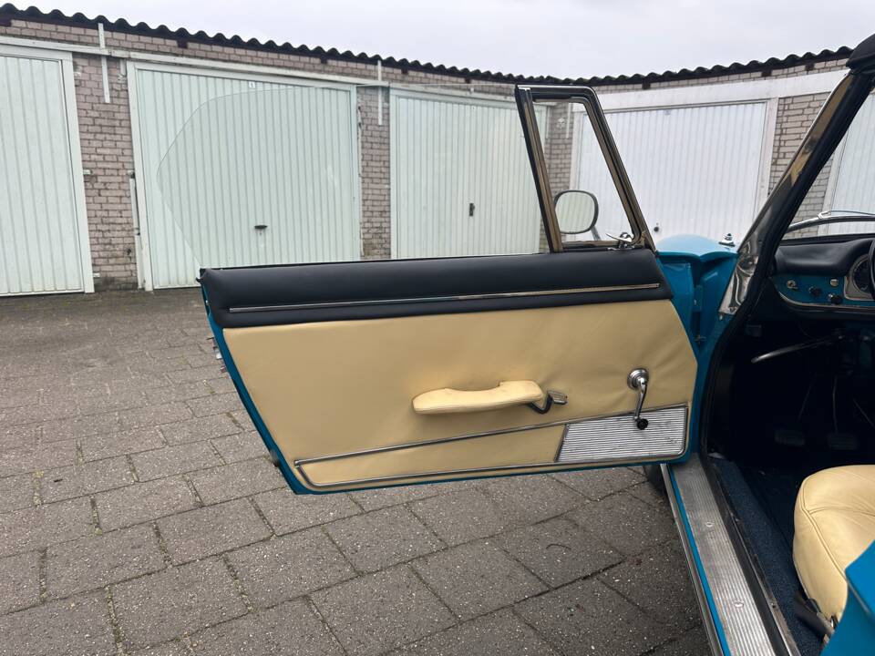 Bild 24/36 von Peugeot 404 Cabriolet (1967)