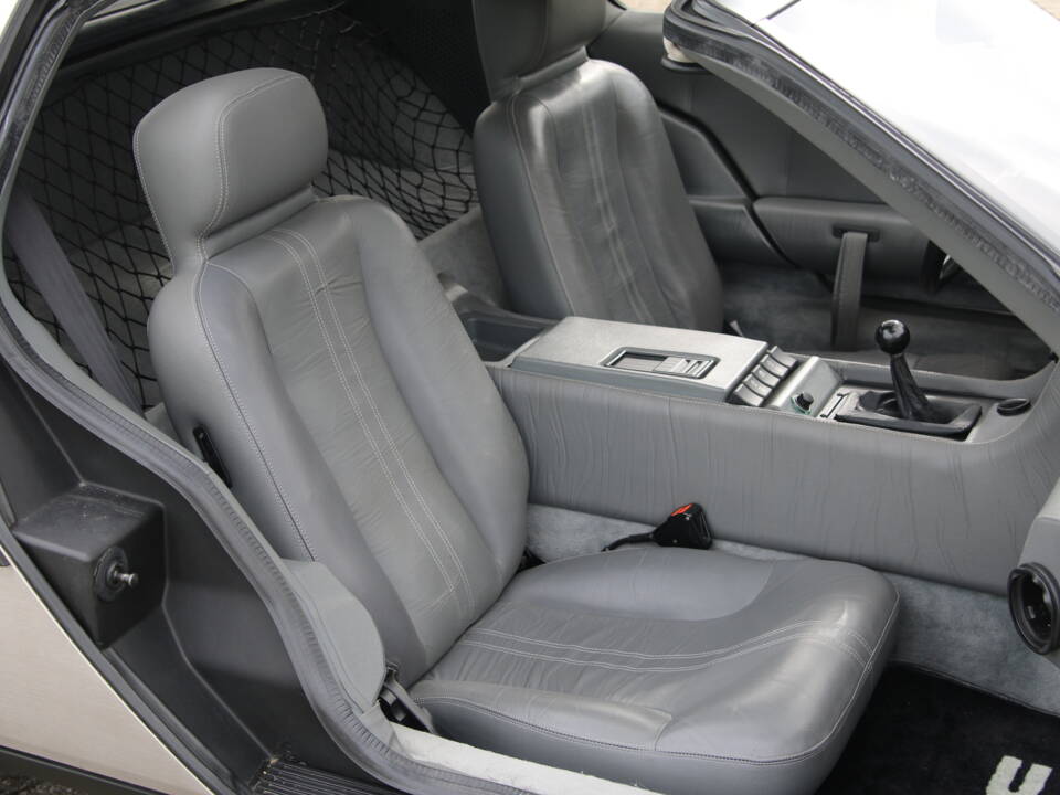 Image 89/92 of DeLorean DMC-12 (1982)