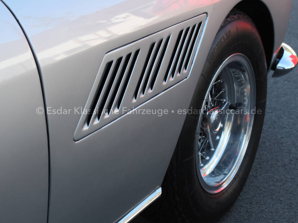 Image 27/36 of Ferrari 330 GT 2+2 (1964)