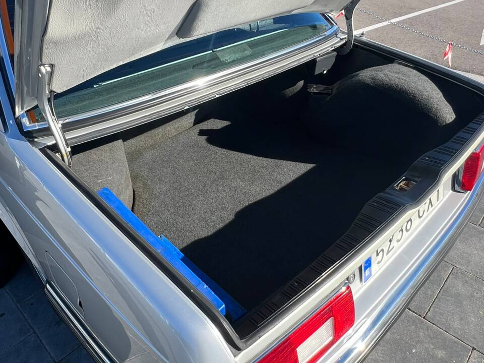 Image 32/36 of BMW 745i (1985)