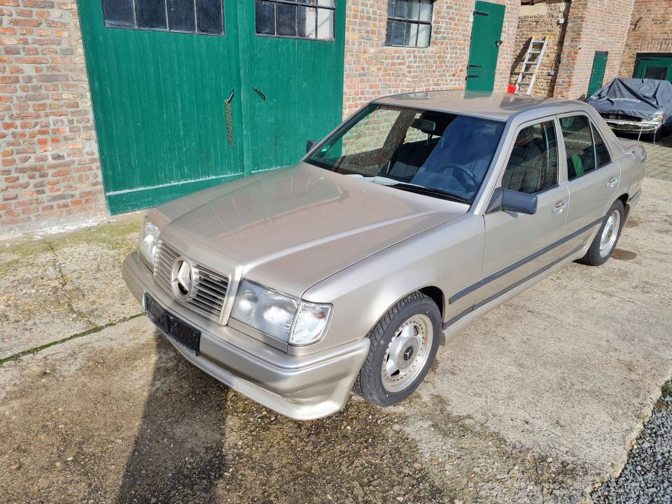 Bild 9/21 von Mercedes-Benz 300 E (1986)