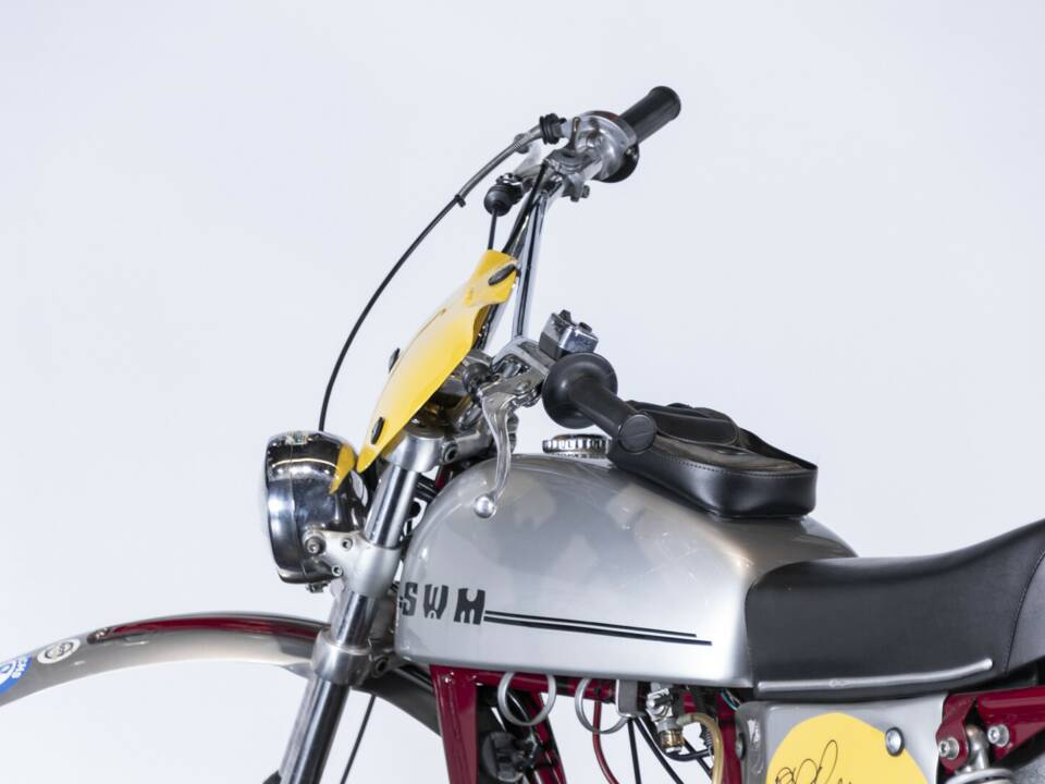 Image 14/50 of SWM DUMMY (1972)