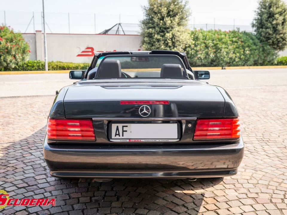 Image 8/18 of Mercedes-Benz 500 SL (1992)