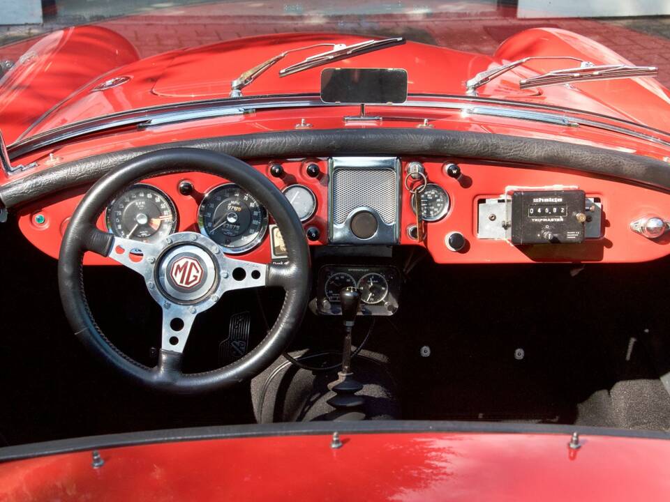 Imagen 10/18 de MG MGA 1600 (1962)