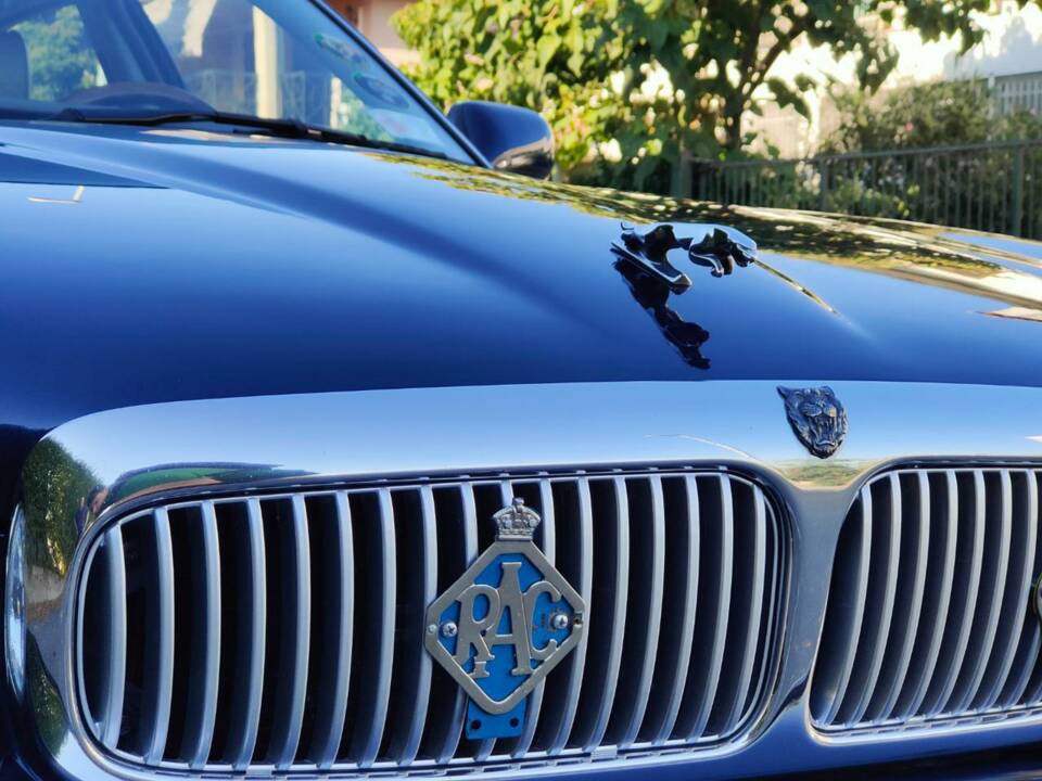 Image 18/30 de Jaguar XJ 8 4.0 Executive (1998)