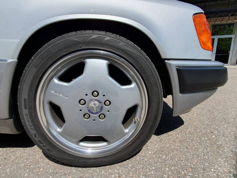 Imagen 60/94 de Mercedes-Benz 300 CE-24 3.4 AMG (1992)