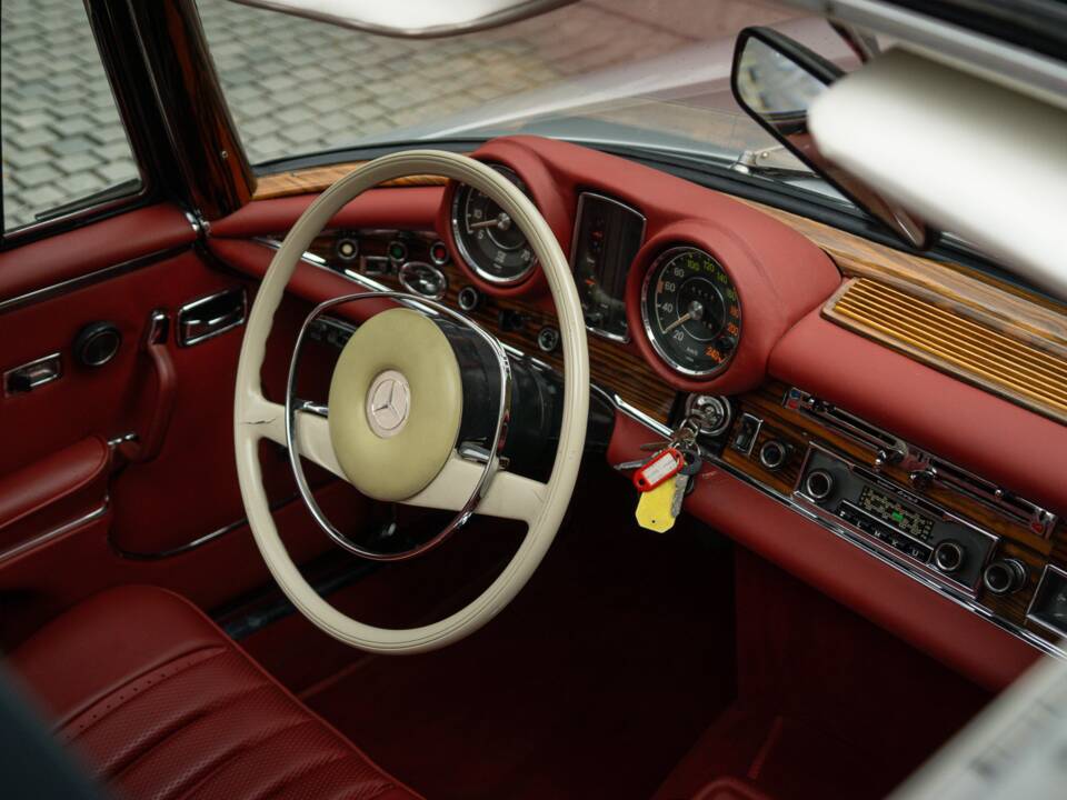 Image 69/95 of Mercedes-Benz 280 SE 3,5 (1970)