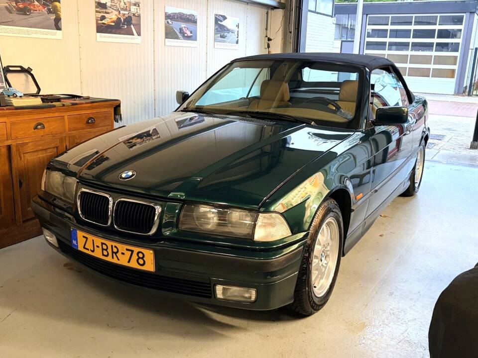 Afbeelding 1/8 van BMW 320i (1999)