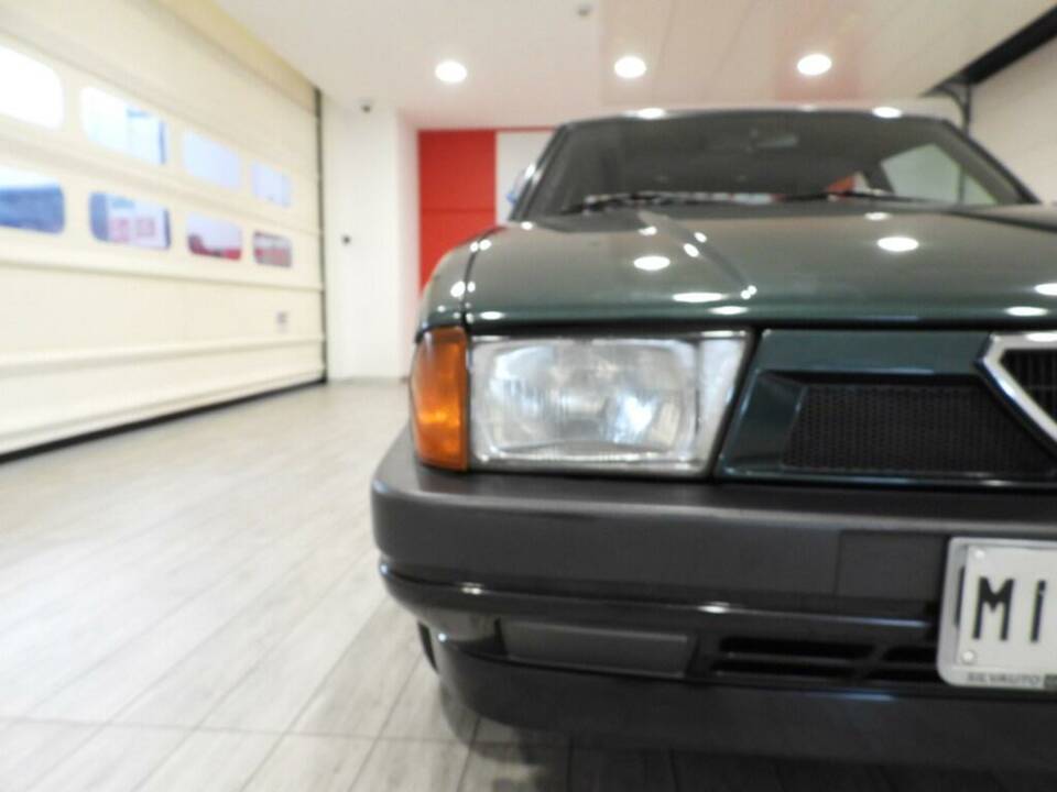 Bild 4/14 von Alfa Romeo 75 1.6 (1991)