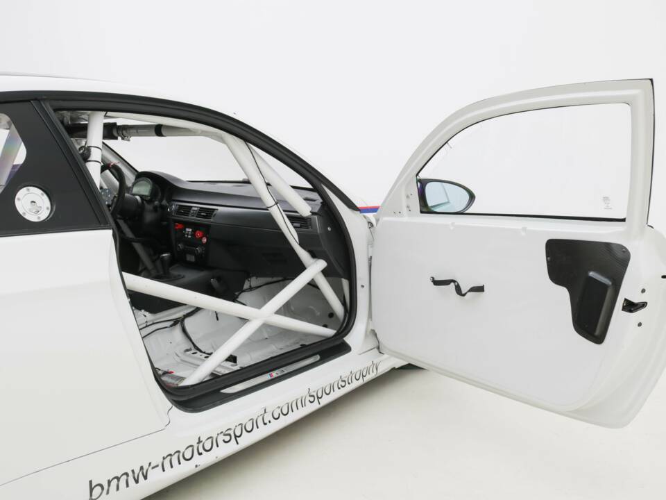 Obraz 19/21 pojazdu BMW M3 (2009)