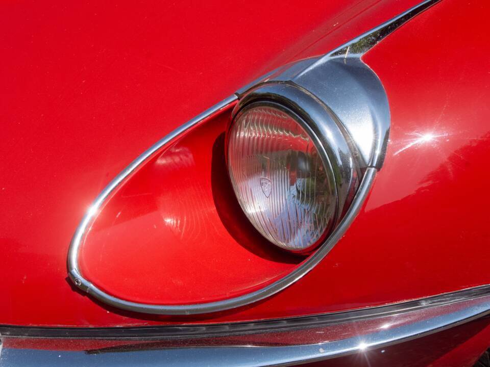 Image 28/50 de Jaguar Type E (2+2) (1969)